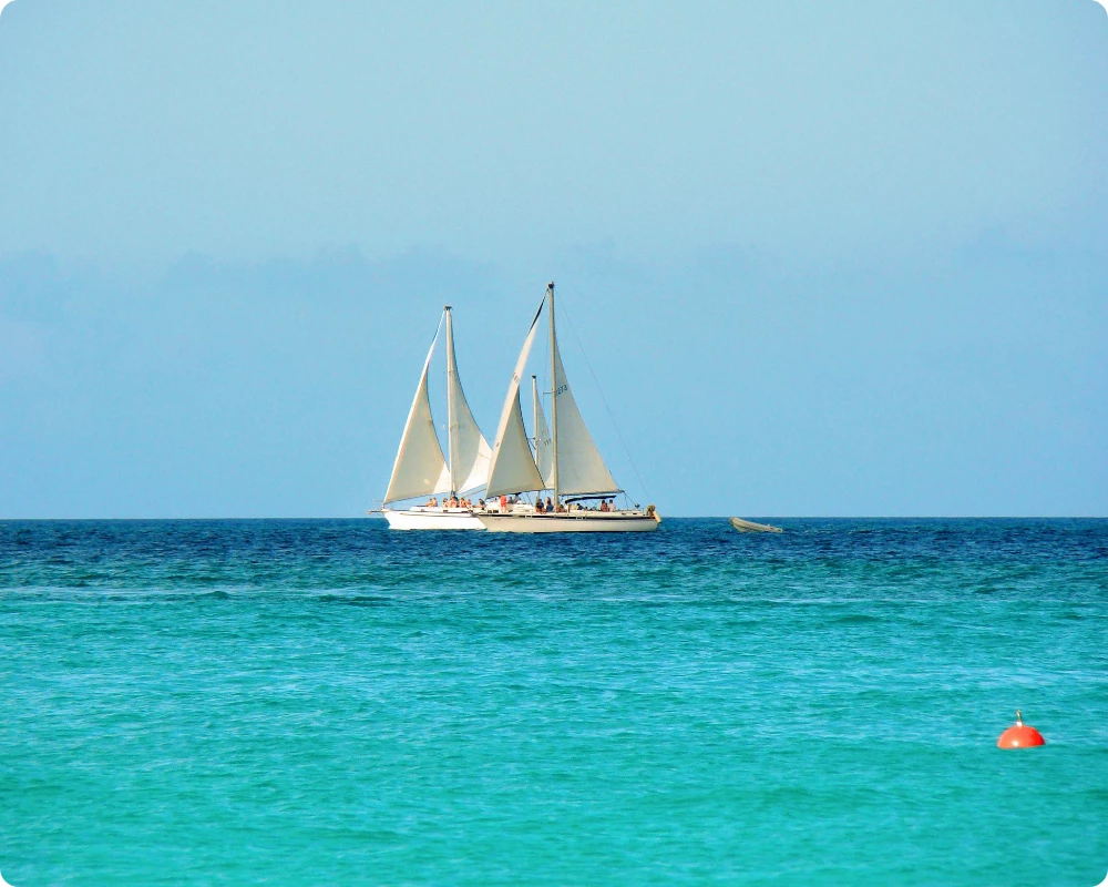 Voilier aux bahamas sur fond bleu