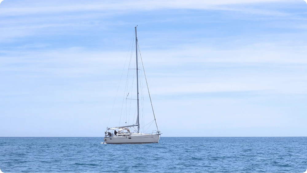 Voilier monocoque navigant